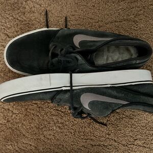 Nike Men's Black and Gray Sneakers